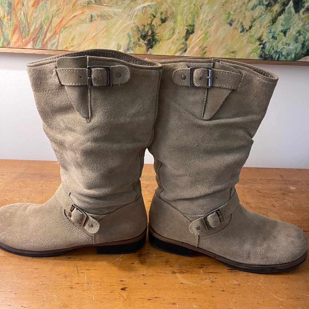 American Eagle Fawn suede soft boots